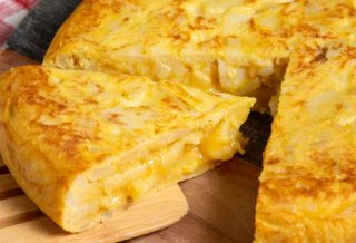 Tortilla espagnole : un plat végétarien riche en saveurs !