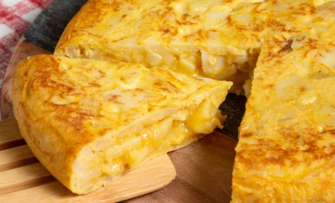 Tortilla espagnole : un plat végétarien riche en saveurs !
